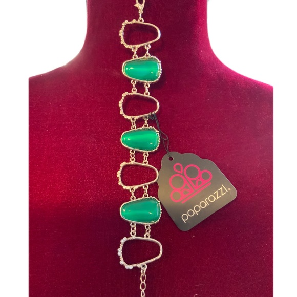 Think PROM or WEDDING. Super classy and elegant silvertone with green stones …. - Picture 5 of 5